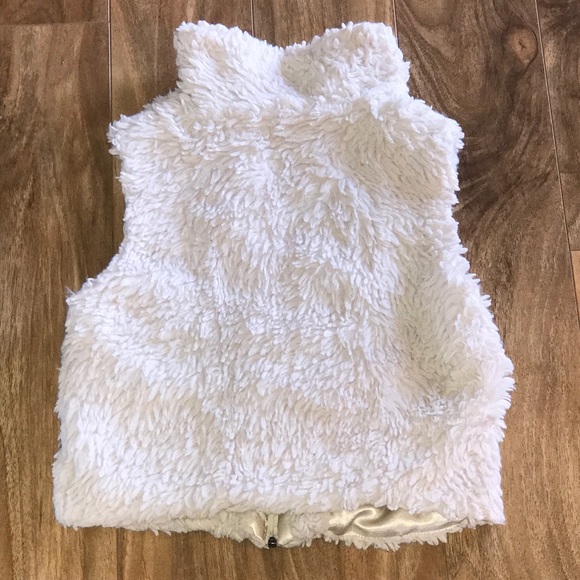 H&M L.O.G.G. Faux Fur Vest - Picture 2 of 3